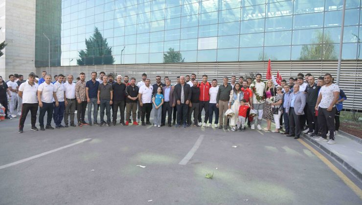 Altın Madalya Sözü: Olimpiyat Vizesi Alan Aski Sporlu Taha Akgül Yurda Döndü