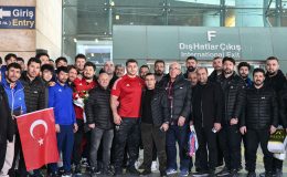 ASKİ Sporlu Milli Güreşçiler Yurda Döndü