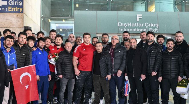 ASKİ Sporlu Milli Güreşçiler Yurda Döndü