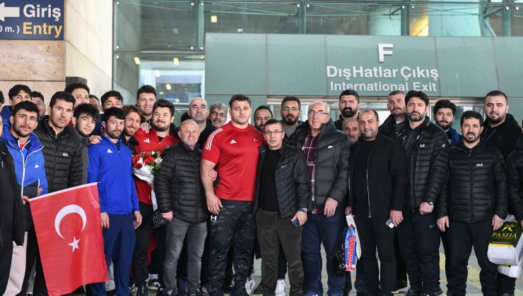 ASKİ Sporlu Milli Güreşçiler Yurda Döndü